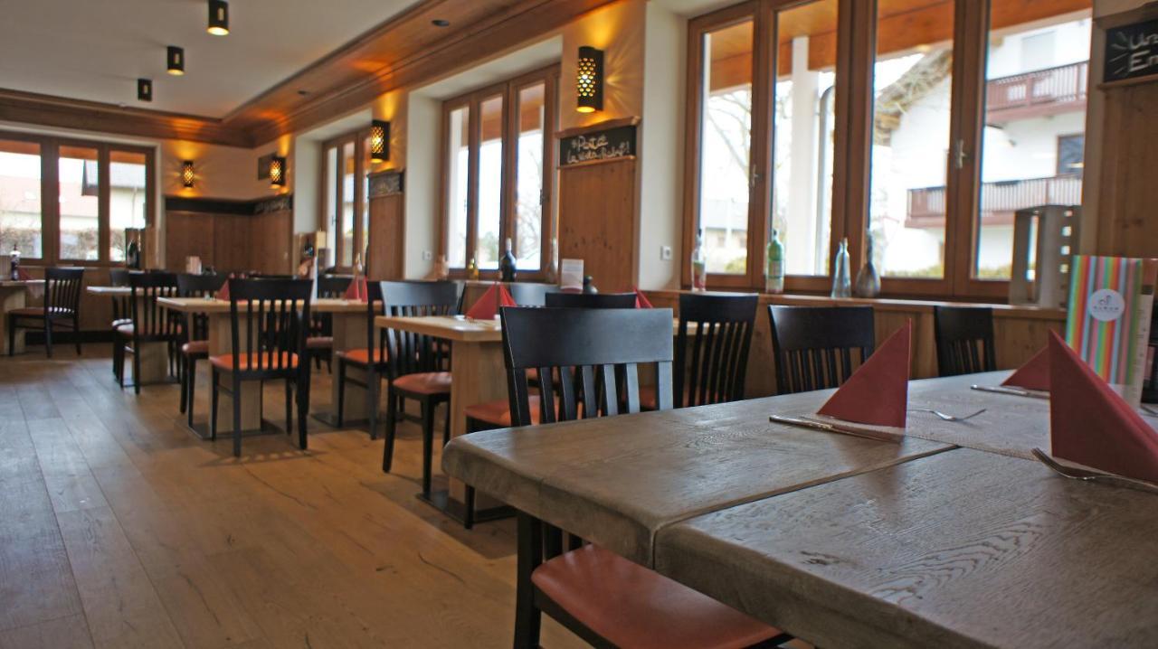 Hotel Heimfeld Restaurant Cafe Garching an Der Alz Exteriör bild