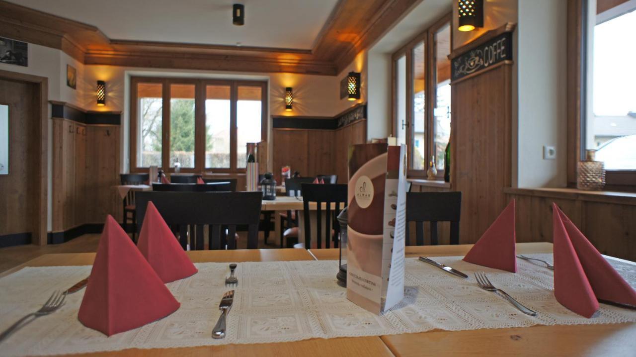 Hotel Heimfeld Restaurant Cafe Garching an Der Alz Exteriör bild