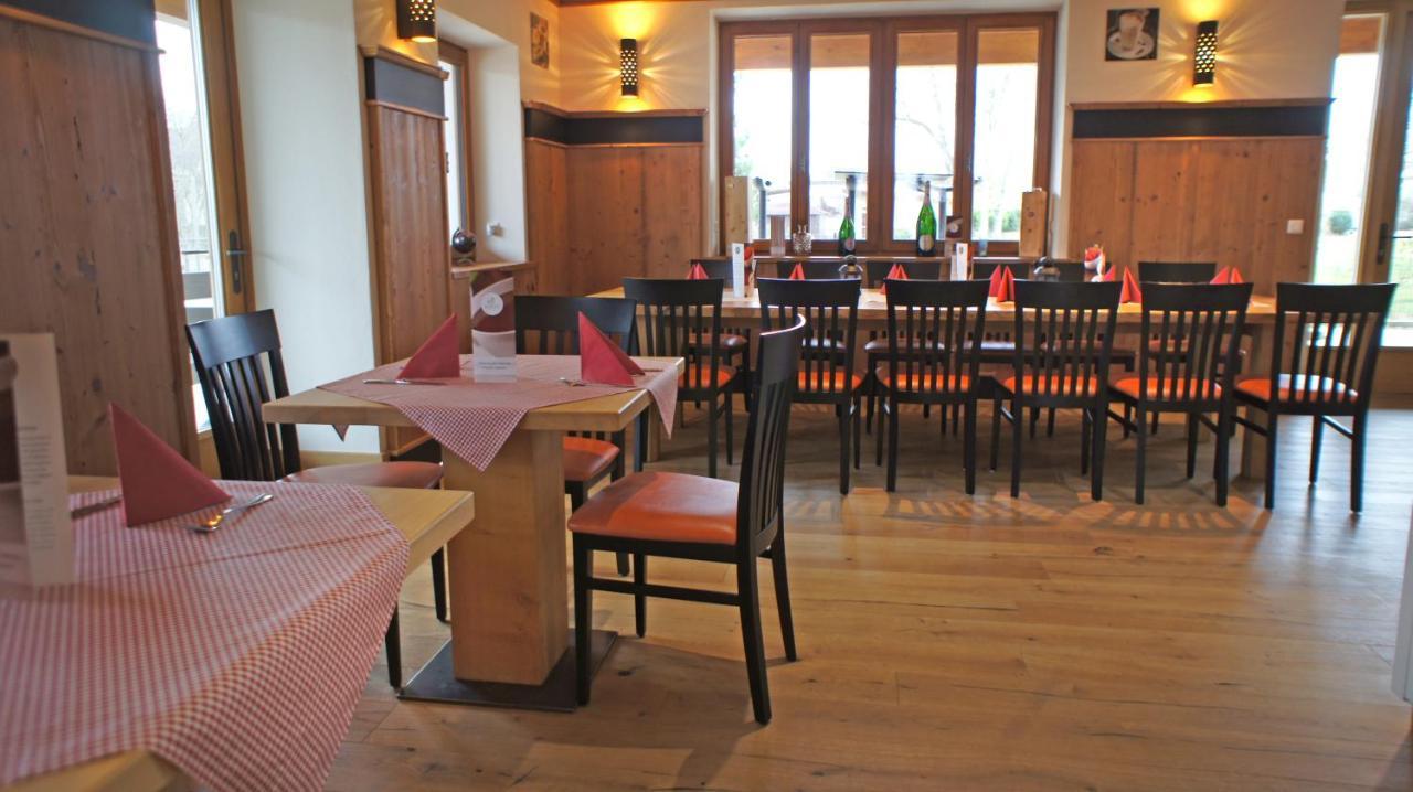 Hotel Heimfeld Restaurant Cafe Garching an Der Alz Exteriör bild