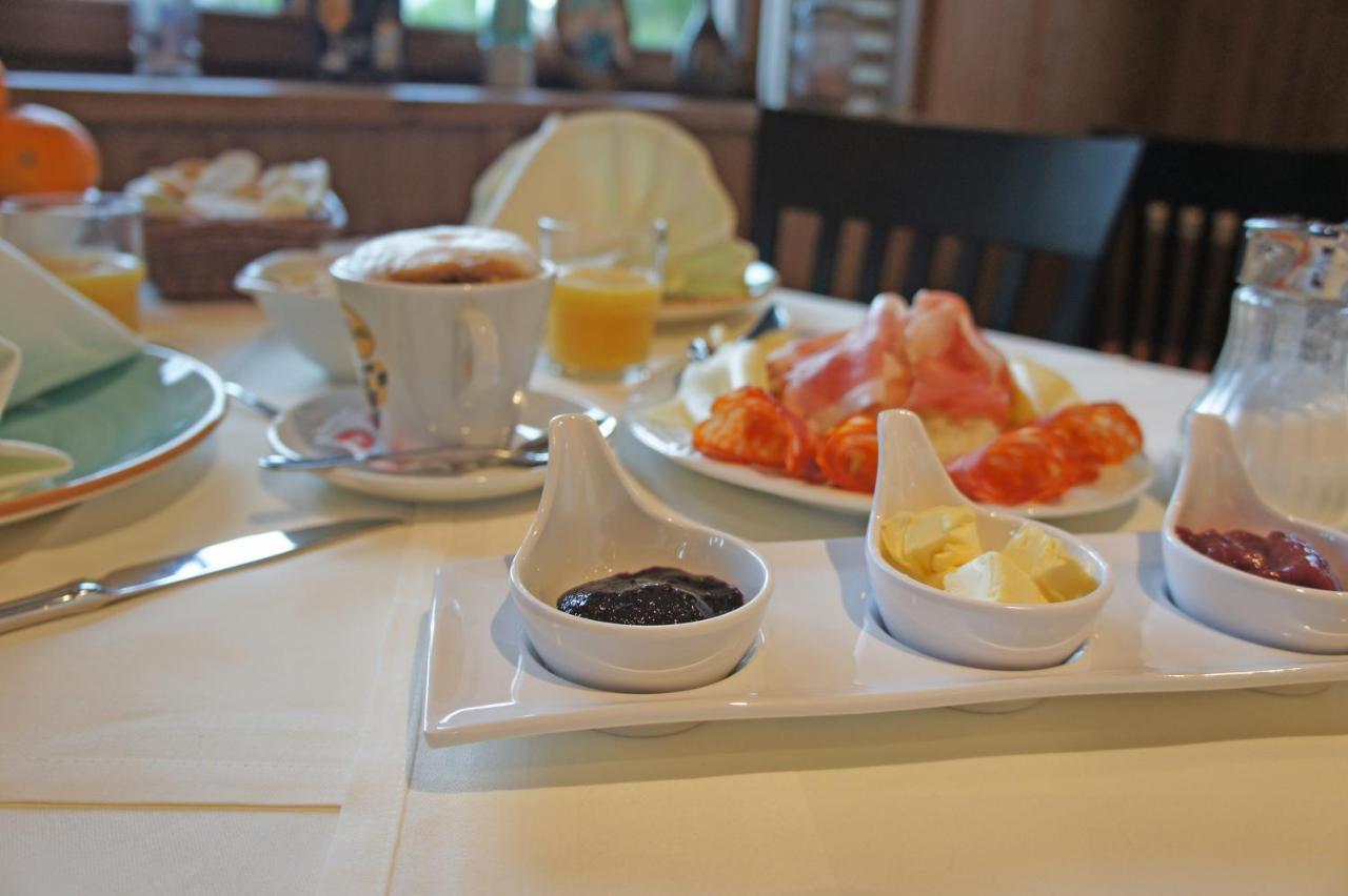 Hotel Heimfeld Restaurant Cafe Garching an Der Alz Exteriör bild