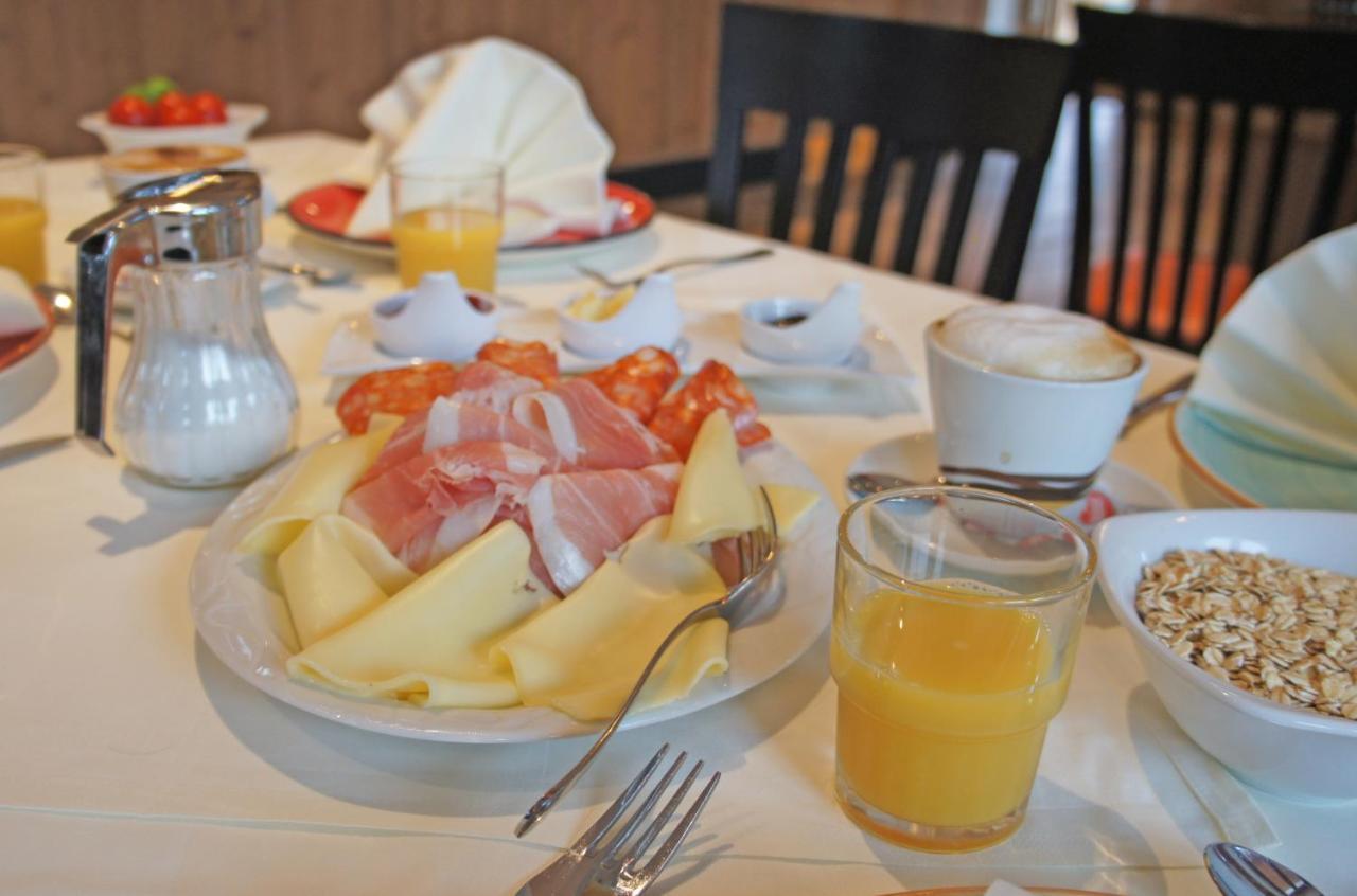 Hotel Heimfeld Restaurant Cafe Garching an Der Alz Exteriör bild